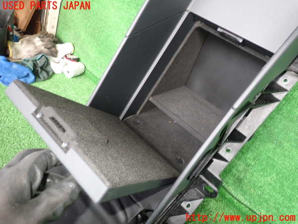 2UPJ-23097549]アウディ・A8 ハイブリッド(4HCHJA)コンソール 中古_m0003.jpg