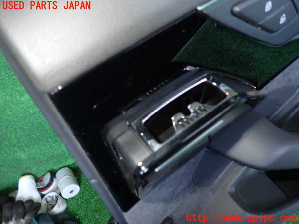 2UPJ-23091294]アウディ・A8 ハイブリッド(4HCHJA)右後ドア内張り 中古_m0003.jpg