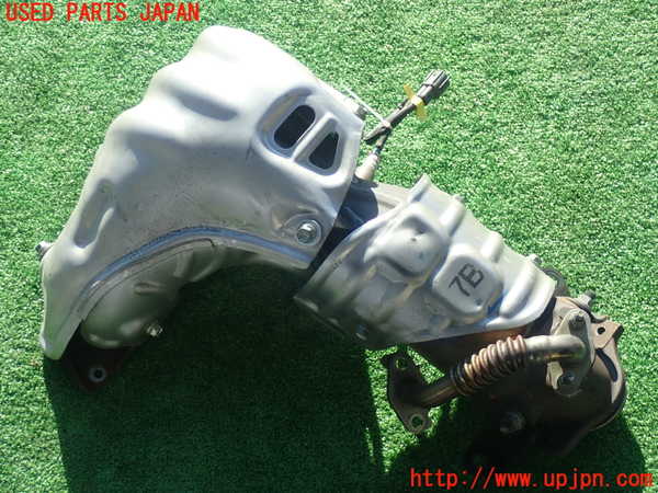 2UPJ-23102041]レクサス・NX300h(AYZ10)エキマニ1 触媒 マニバーター 中古_m0001.jpg