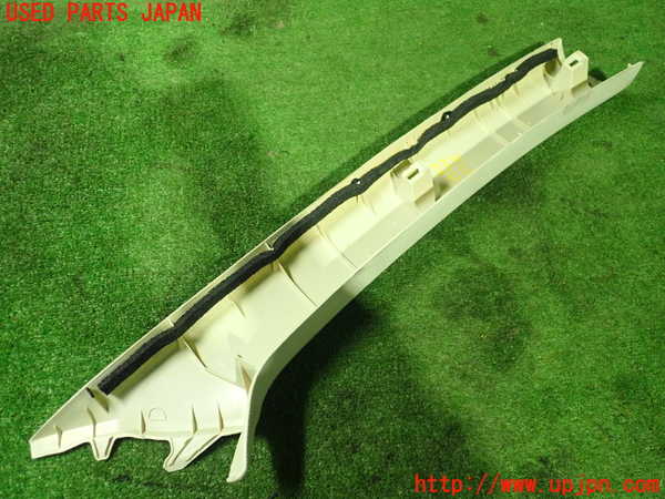 2UPJ-23107660]レクサス・NX300h(AYZ10)左フロントピラートリム 中古_m0004.jpg