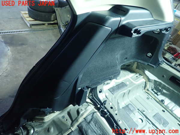 2UPJ-23107675]レクサス・NX300h(AYZ10)右リアピラートリム 中古_m0003.jpg