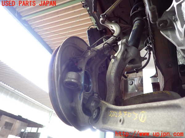 2UPJ-23124290]アウディ・A5 カブリオレ(F5CYRC)右フロントナックルハブ 中古_m0001.jpg