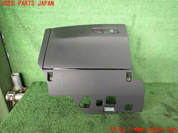 2UPJ-23127516]アウディ・A5 カブリオレ(F5CYRC)グローブボックス1 中古_m0001.jpg