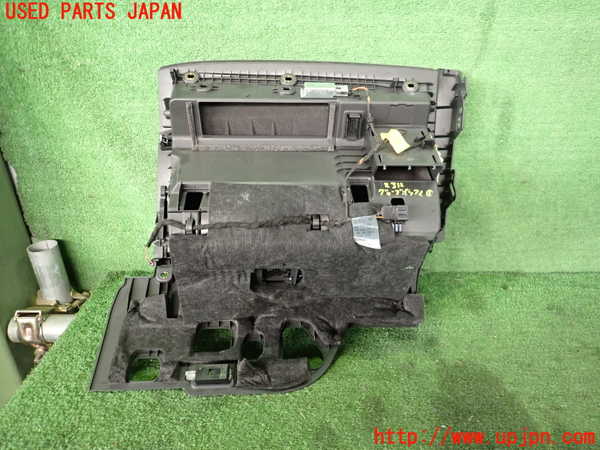 2UPJ-23127516]アウディ・A5 カブリオレ(F5CYRC)グローブボックス1 中古_m0003.jpg