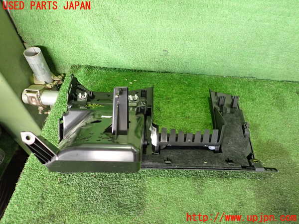 2UPJ-23127841]アウディ・A5 カブリオレ(F5CYRC)小物入れ1 中古_m0003.jpg