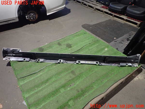 2UPJ-23141390]クラウン ハイブリッド(AZSH21)右サイドステップ 中古_m0002.jpg