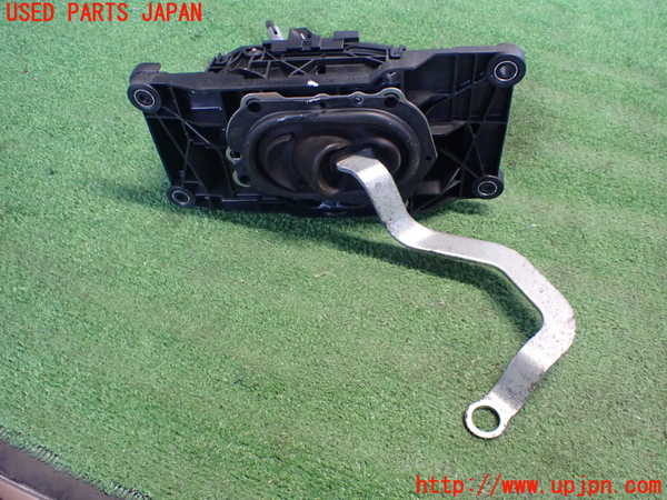 2UPJ-23147555]クラウン ハイブリッド(AZSH21)ATシフトレバー 中古_m0003.jpg