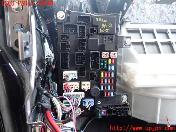 5UPJ-23206741]アウトランダー(GF8W)ヒューズボックス1 中古_m0001.jpg