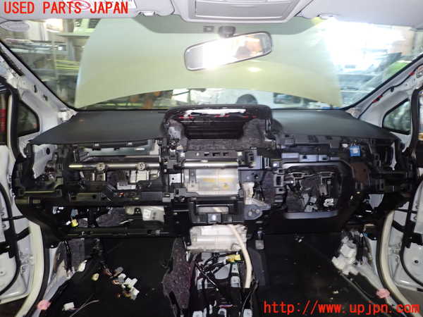 5UPJ-23217505]プリウスα(ZVW41W)ダッシュボード 中古_m0001.jpg