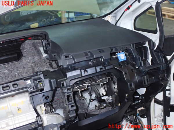 5UPJ-23217505]プリウスα(ZVW41W)ダッシュボード 中古_m0002.jpg