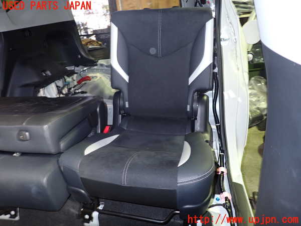 5UPJ-23217175]プリウスα(ZVW41W)左2列目シート 中古_m0001.jpg