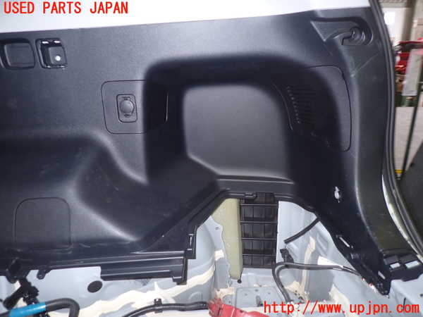 1UPJ-23217675]プリウスα(ZVW41W)右リアピラートリム 中古_m0004.jpg
