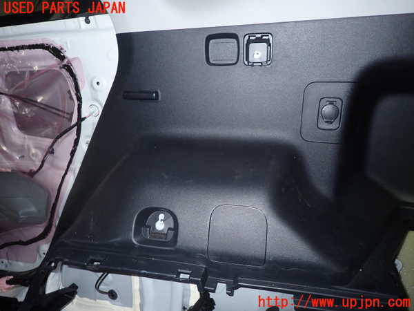 1UPJ-23217675]プリウスα(ZVW41W)右リアピラートリム 中古_m0005.jpg