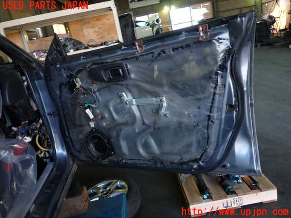 5UPJ-23221230]インプレッサワゴン WRX-STi(GF8)右前ドア M2A5 中古_m0004.jpg