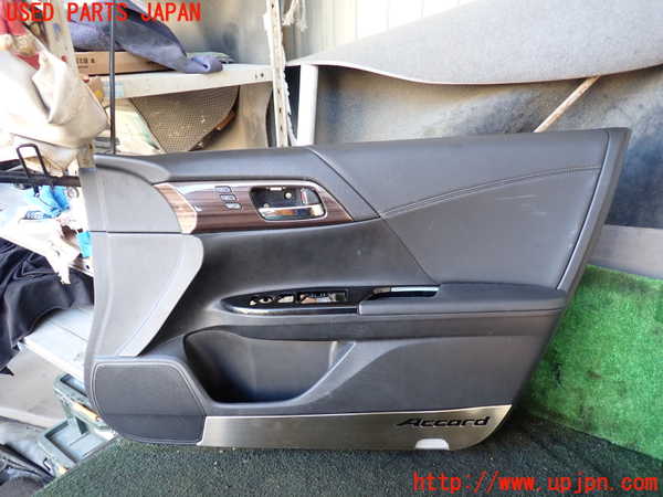 5UPJ-23231234]アコード ハイブリッド(CR7)右前ドア内張り 中古_m0001.jpg