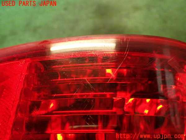 2UPJ-23251154]ハイラックスサーフ(TRN215W)右リアコーナーランプ 中古_m0002.jpg