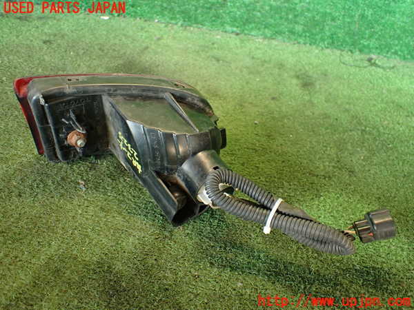 2UPJ-23251154]ハイラックスサーフ(TRN215W)右リアコーナーランプ 中古_m0004.jpg