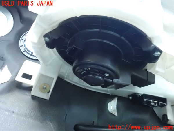 2UPJ-23256095]ハイラックスサーフ(TRN215W)ブロアファン(ブロアーファン) 中古_m0002.jpg