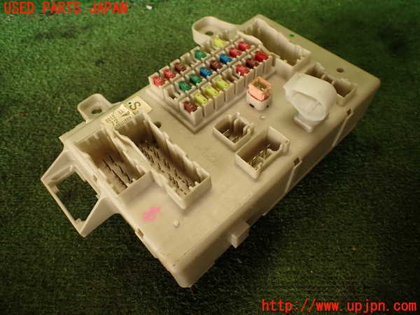 2UPJ-23256741]ハイラックスサーフ(TRN215W)ヒューズボックス1 中古_m0001.jpg