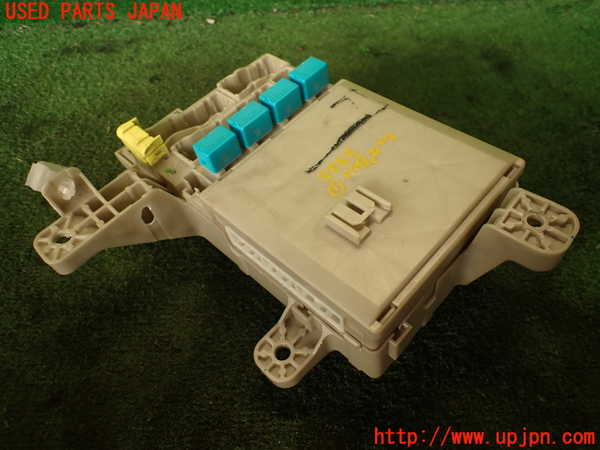 2UPJ-23256741]ハイラックスサーフ(TRN215W)ヒューズボックス1 中古_m0002.jpg