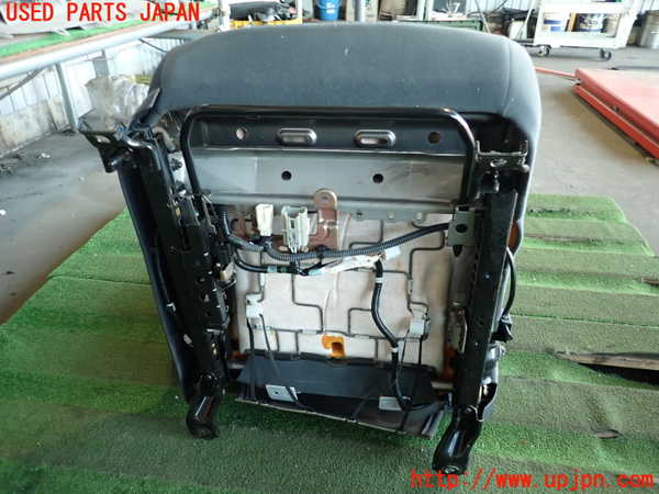 2UPJ-23257035]ハイラックスサーフ(TRN215W)運転席シート 中古_m0005.jpg