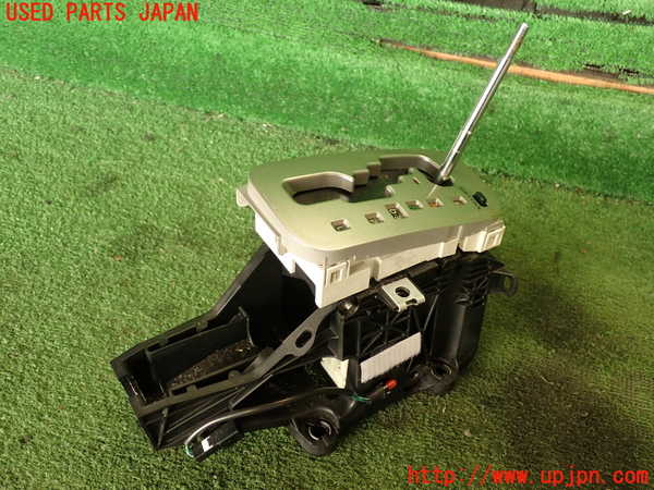 2UPJ-23257555]ハイラックスサーフ(TRN215W)ATシフトレバー 中古_m0001.jpg