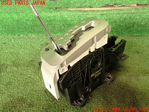 2UPJ-23257555]ハイラックスサーフ(TRN215W)ATシフトレバー 中古_m0002.jpg