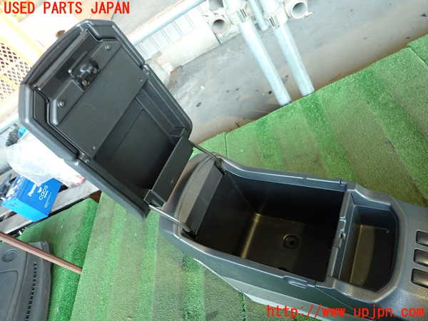 2UPJ-23257540]ハイラックスサーフ(TRN215W)センターコンソール 中古_m0003.jpg