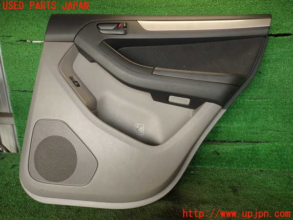 2UPJ-23251294]ハイラックスサーフ(TRN215W)右後ドア内張り 中古_m0001.jpg