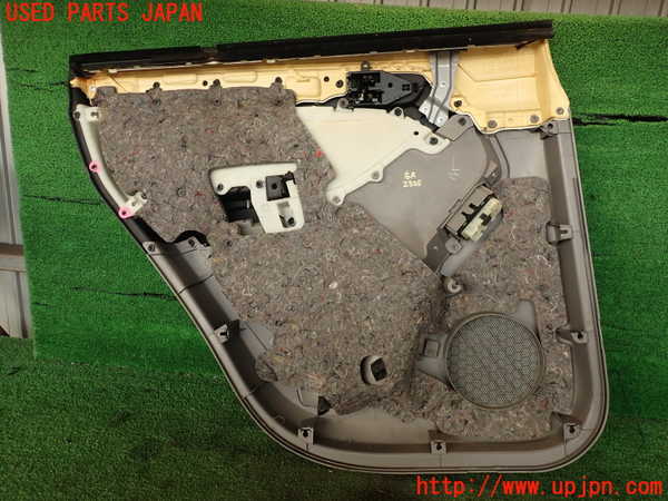 2UPJ-23251294]ハイラックスサーフ(TRN215W)右後ドア内張り 中古_m0004.jpg