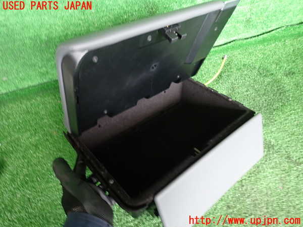 2UPJ-23277841]ベンツ SL350(230467)(R230)小物入れ1 中古_m0002.jpg