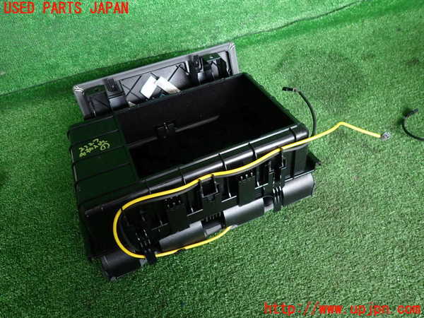 2UPJ-23277841]ベンツ SL350(230467)(R230)小物入れ1 中古_m0003.jpg