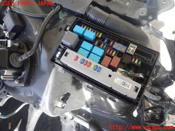 5UPJ-23286741]レクサス・RC350(GSC10)ヒューズボックス1 中古_m0002.jpg
