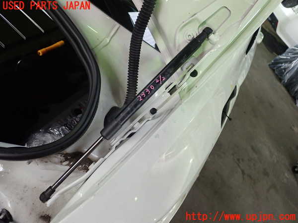 5UPJ-23301506]BMW M240i クーペ(2G30 F22)トランクダンパー 中古_m0002.jpg