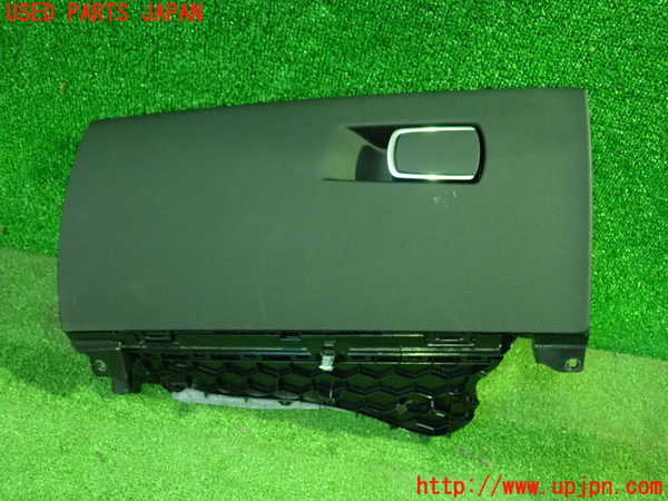 5UPJ-23307516]BMW M240i クーペ(2G30 F22)グローブボックス1 中古_m0001.jpg
