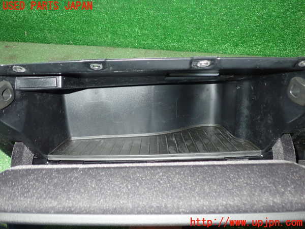 5UPJ-23307516]BMW M240i クーペ(2G30 F22)グローブボックス1 中古_m0002.jpg