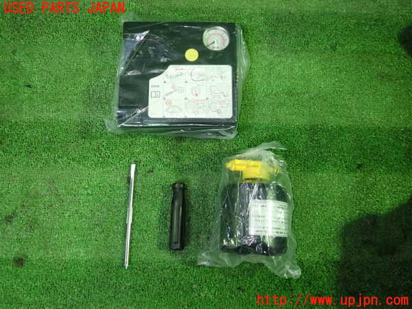 1UPJ-23307805]BMW M240i クーペ(2G30 F22)車載工具 中古_m0001.jpg