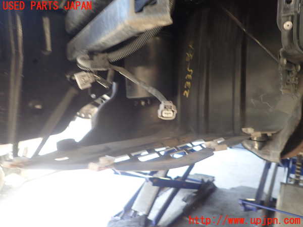 1UPJ-23351092]センチュリー(GZG50)左前フェンダーライナー 中古_m0001.jpg