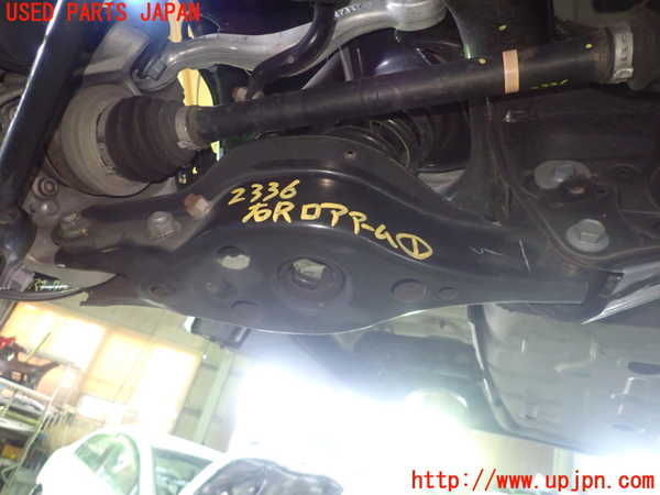 5UPJ-23365200]クラウン ハイブリッド(AZSH20)右リアロアアーム1 中古_m0001.jpg