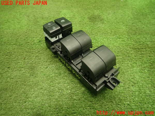5UPJ-23366240]クラウン ハイブリッド(AZSH20)右前パワーウィンドウスイッチ 中古_m0001.jpg