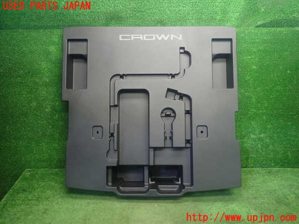 5UPJ-23367771]クラウン ハイブリッド(AZSH20)ラゲッジトレイ1 中古_m0001.jpg