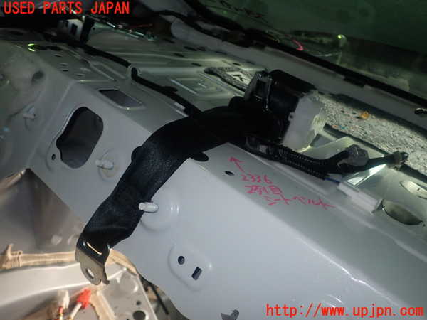 5UPJ-23367135]クラウン ハイブリッド(AZSH20)真中2列目シートベルト 中古_m0001.jpg