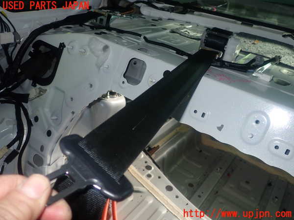 5UPJ-23367135]クラウン ハイブリッド(AZSH20)真中2列目シートベルト 中古_m0002.jpg