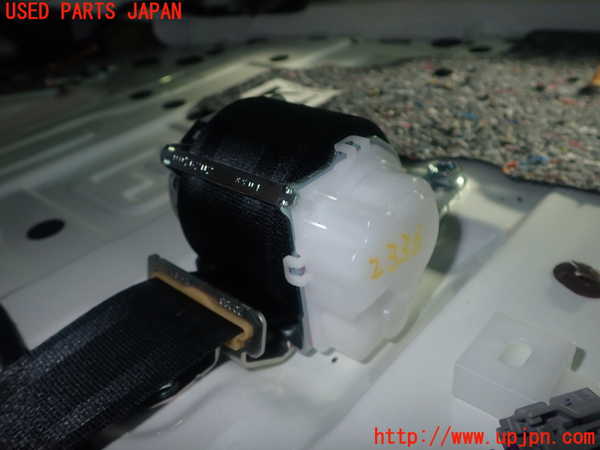 5UPJ-23367135]クラウン ハイブリッド(AZSH20)真中2列目シートベルト 中古_m0003.jpg