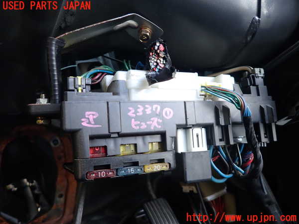5UPJ-23376741]デリカ スペースギア(PD6W)ヒューズボックス1 中古_m0001.jpg