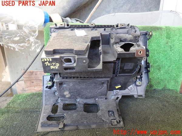 1UPJ-23387516]アウディ・A3 スポーツバック e-トロン(8VCUK)グローブボックス1 中古_m0003.jpg