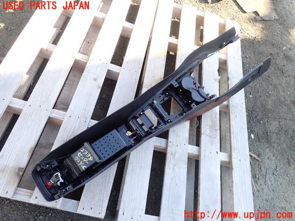 1UPJ-23387540]アウディ・A3 スポーツバック e-トロン(8VCUK)センターコンソール 中古_m0004.jpg