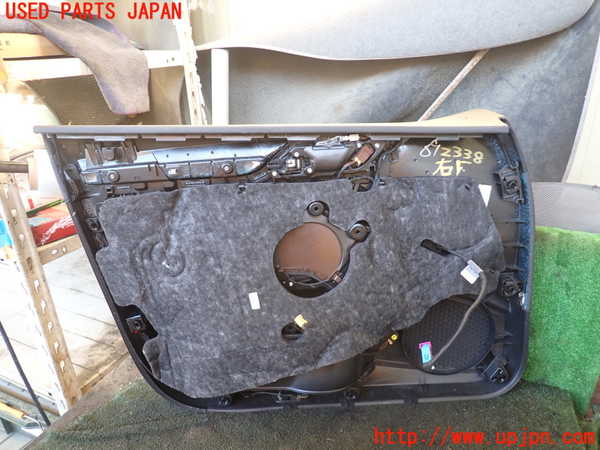 1UPJ-23381234]アウディ・A3 スポーツバック e-トロン(8VCUK)右前ドア内張り 中古_m0004.jpg