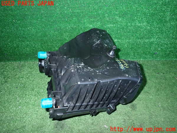 5UPJ-23402560]ベンツ B200 d W247(247012)エアクリーナーボックス 中古_m0003.jpg