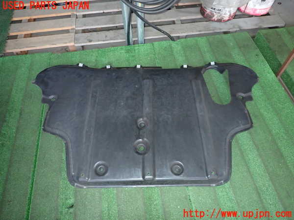 2UPJ-23402170]ベンツ B200 d W247(247012)エンジンアンダーカバー 中古_m0001.jpg